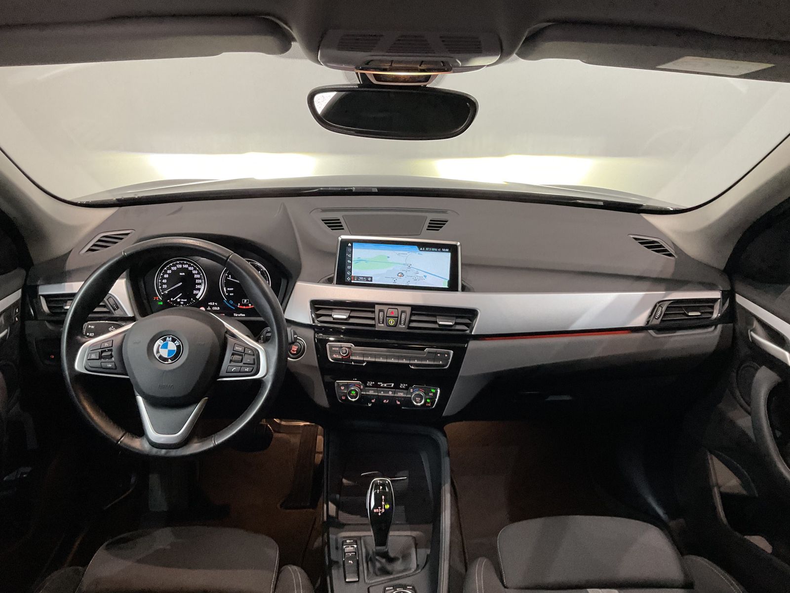 Fahrzeugeinzelansicht 7 Fahrzeugabbildung BMW X1 sDrive18d AHK, PDC, Komfortpaket