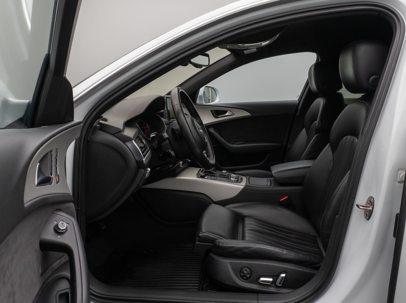 Fahrzeugabbildung Audi A6 Avant 3.0 TDI clean quattro Kamera BOSE AHK