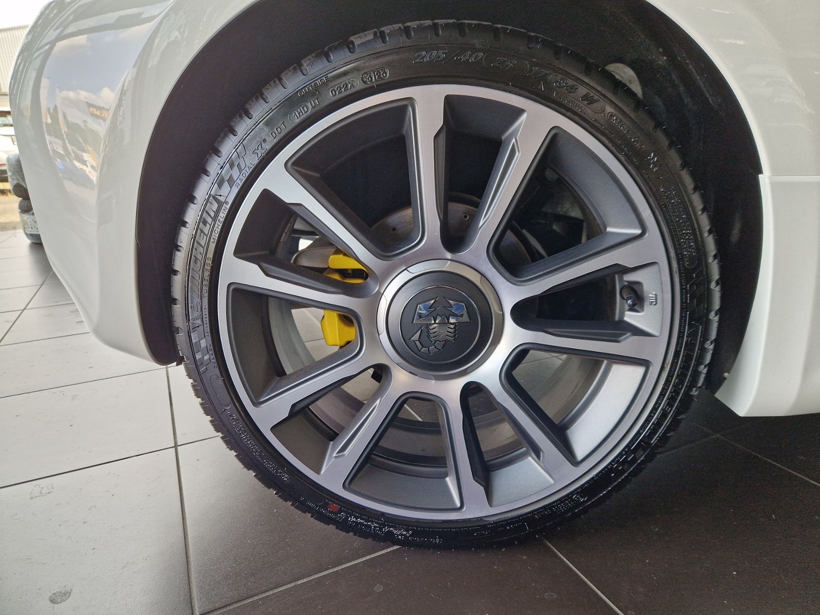 Fahrzeugabbildung Abarth 695C Turismo BEATS NAVI LEDER