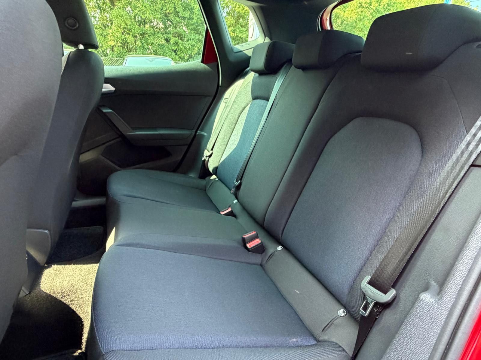 Fahrzeugabbildung SEAT Arona 1,5 TSI FR DSG >LED+NAVI+SHZ+KAM+ACC+DAB+