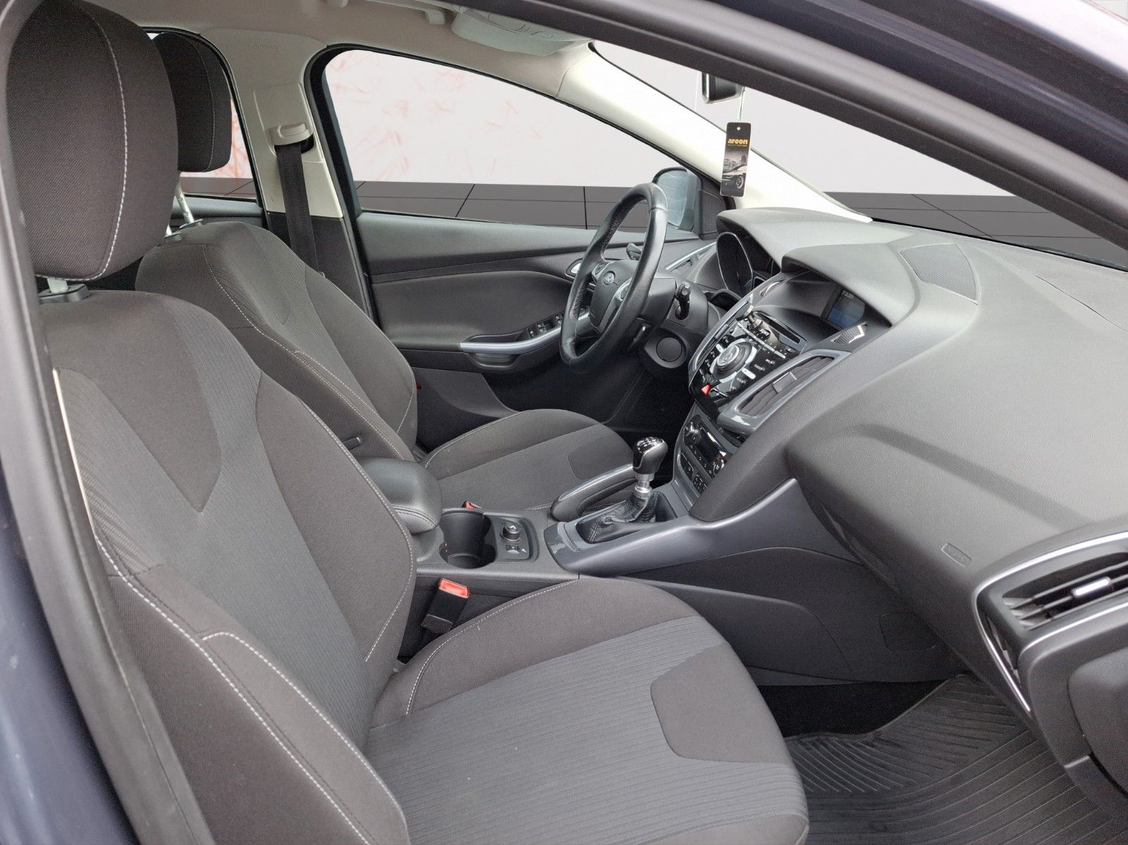 Fahrzeugabbildung Ford Focus Lim. Titanium ! PDC ! SHZ !