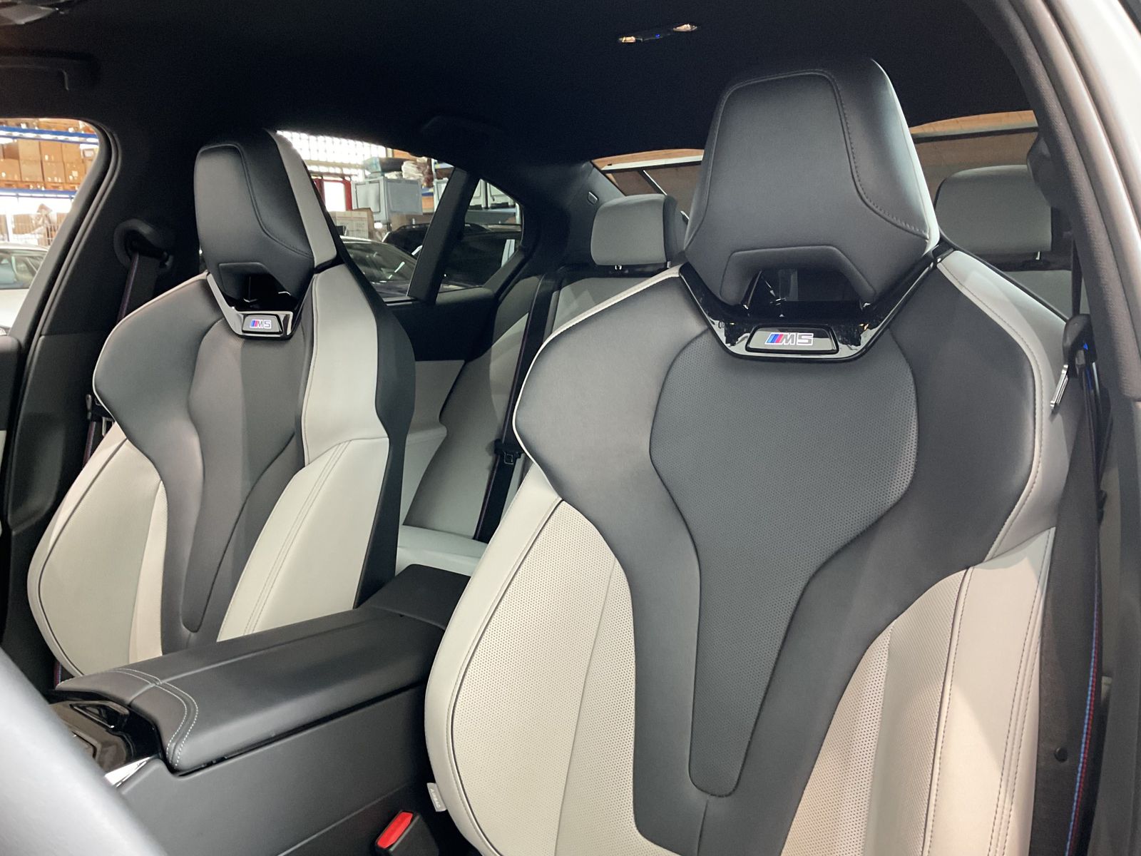 Fahrzeugeinzelansicht 12 Fahrzeugabbildung BMW M5 Limousine |Sitzbelüftung |Bowers & Wilkins |A