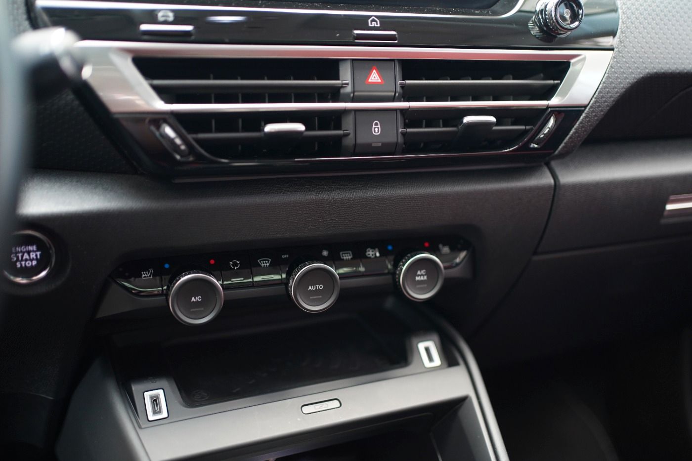 Fahrzeugabbildung Citroën C4 PureTech 155 EAT8 Shine Automatik Leder Navi