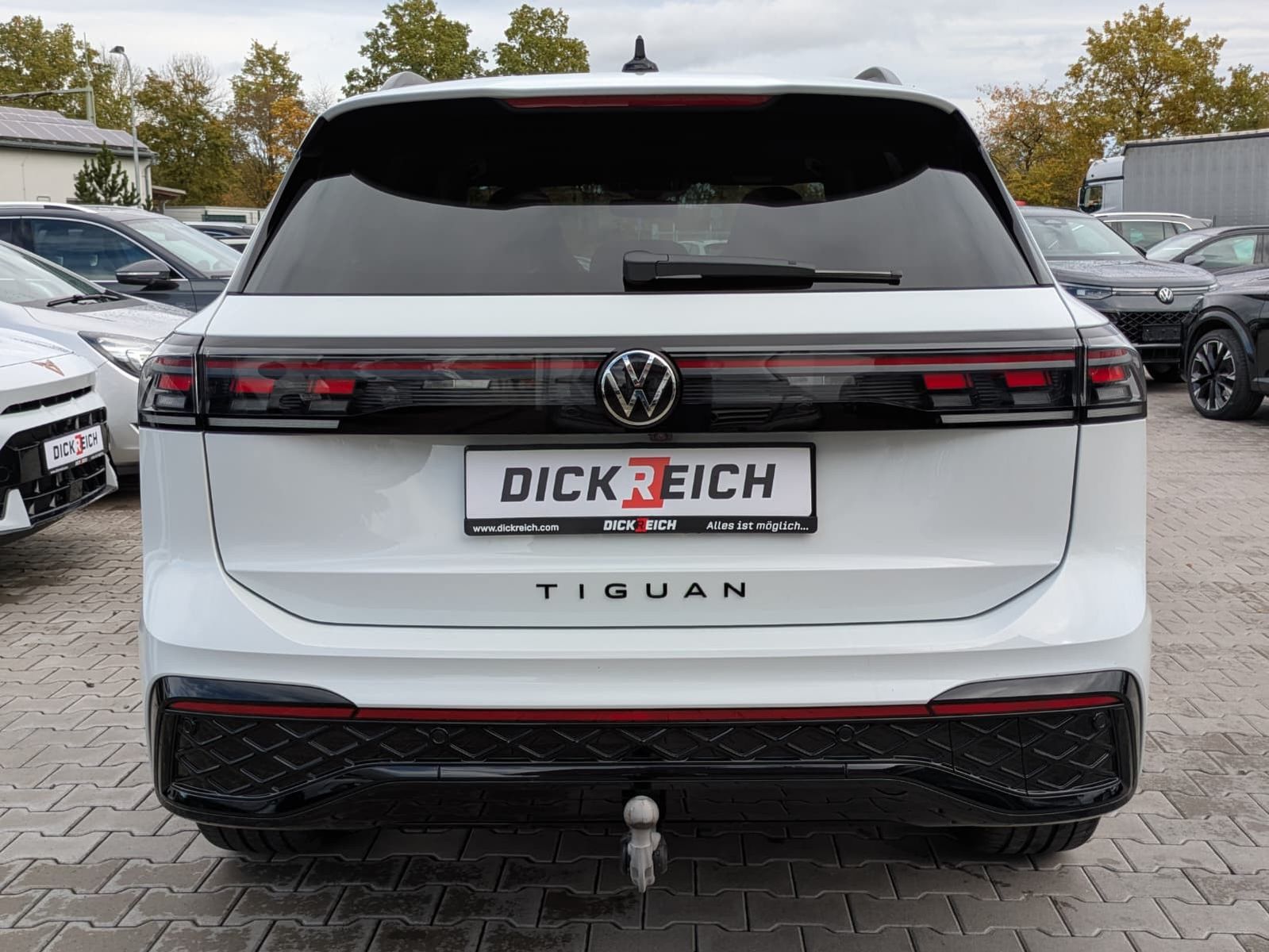 Fahrzeugabbildung Volkswagen Tiguan 2.0 TDI 4M R-Line PANO*H&K*AHK*MATRIX*20"
