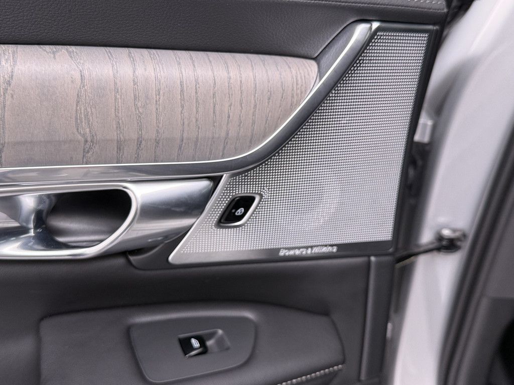 Volvo V90 T8 AWD Recharge Plug-In Hybrid Ultra Dark foto 16