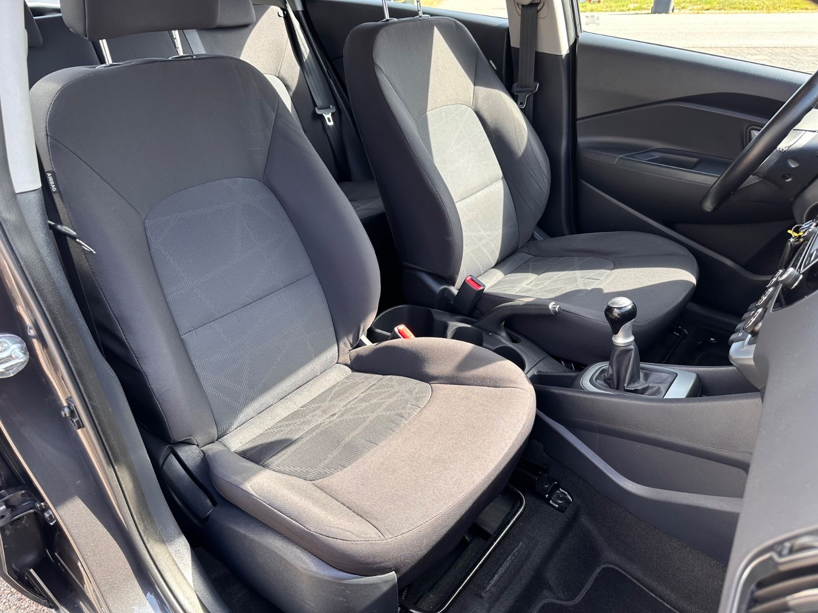 Fahrzeugabbildung Kia Rio 1.2 Sensation Klima/Allwetter/Bluetooth