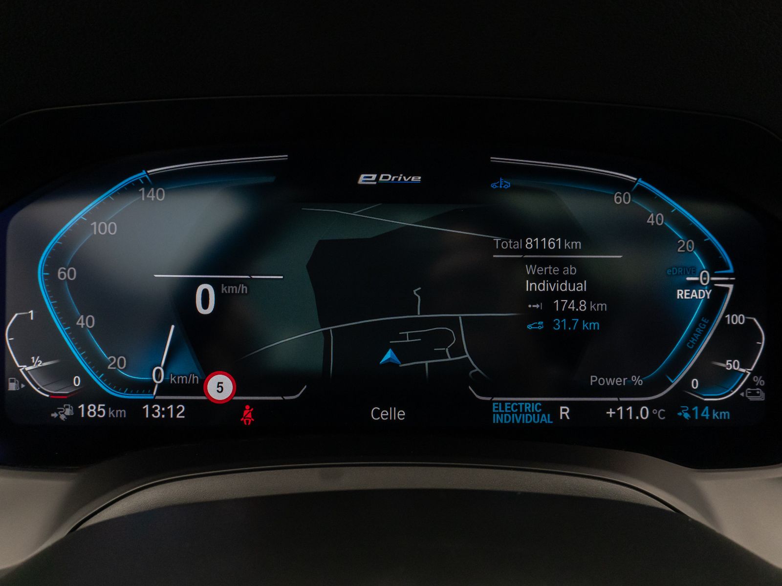 Fahrzeugabbildung BMW 330e  M Sport Panorama Laser Kamera HUD HiFi