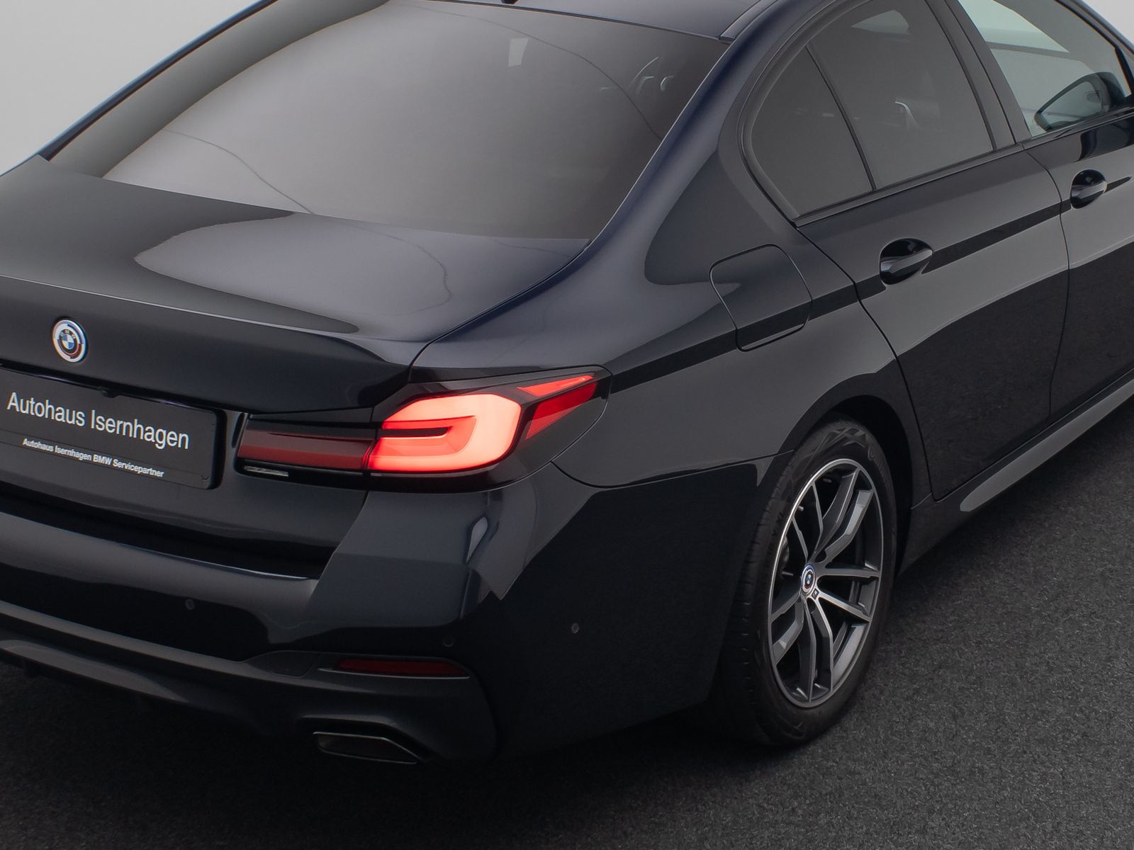 Fahrzeugabbildung BMW 540i xD M Sport H/K Kamera HUD DAB Standhzng AHK