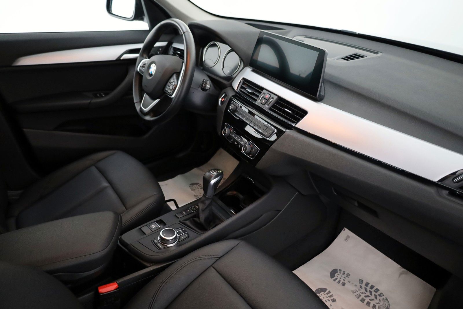 Fahrzeugabbildung BMW X1 xDrive 25e Advantage Leder,Navi,LED,Kamer,HUD