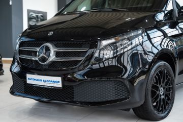 Mercedes V 220 - 9