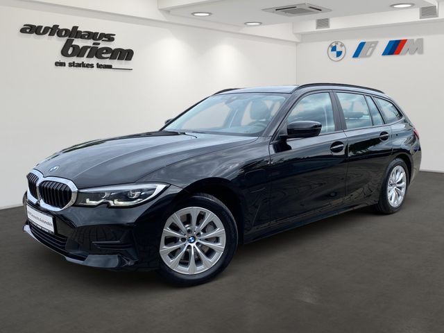 BMW 330e Touring Advantage