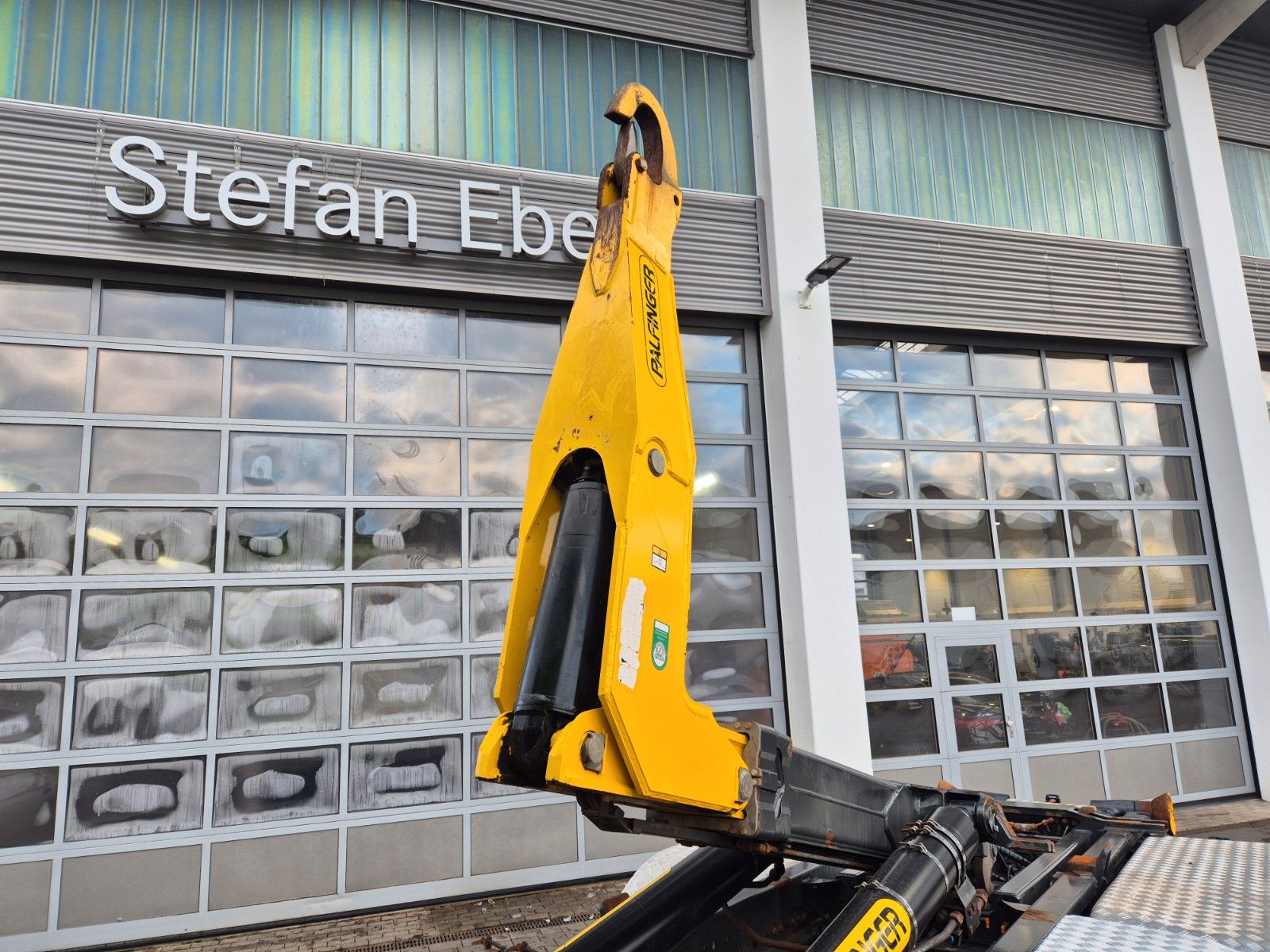 Fahrzeugabbildung Mercedes-Benz Arocs 2548 L 6x2/4 HAD Palfinger T20A AHK