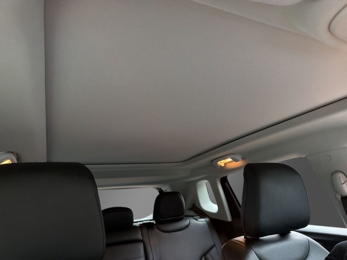 Fahrzeugabbildung Jeep Compass e-Hybrid High Altitude Solid Black