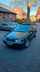 Volkswagen TÜV Neu, Verdeck Neu,  Fahrwerk Neu - Volkswagen Golf aus 1998: Cabrio