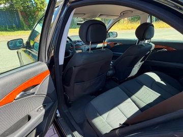 Mercedes E 200 - 9