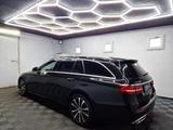 Mercedes-Benz E 300 de T Avantgarde PANO|SHZ|DISTRONIC|AMBIENT - gebrauchte Mercedes-Benz E 300 aus dem Jahr 2021
