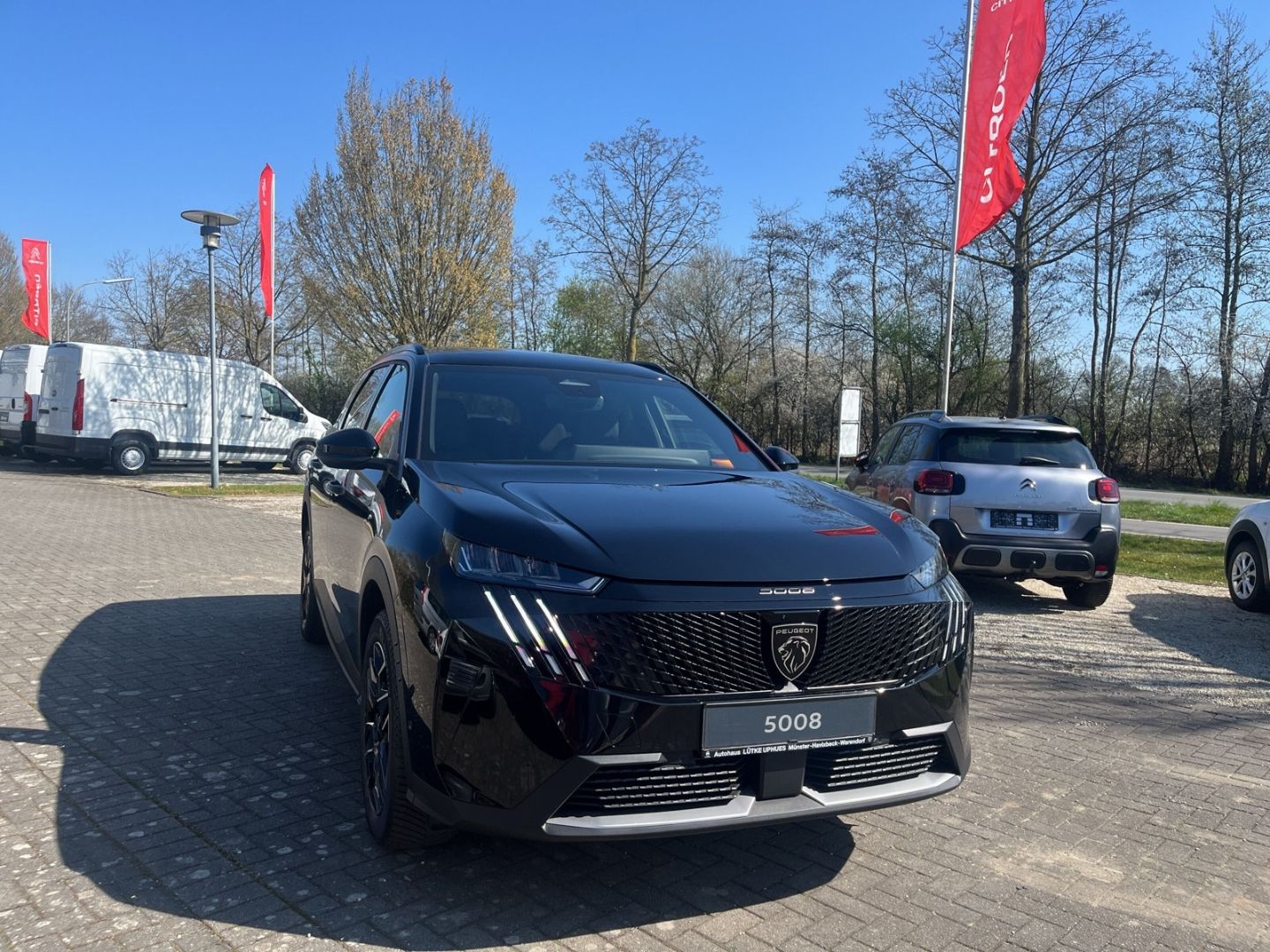 Fahrzeugabbildung Peugeot 5008 Allure HYBRID 145 Navi LED ACC CarPlay