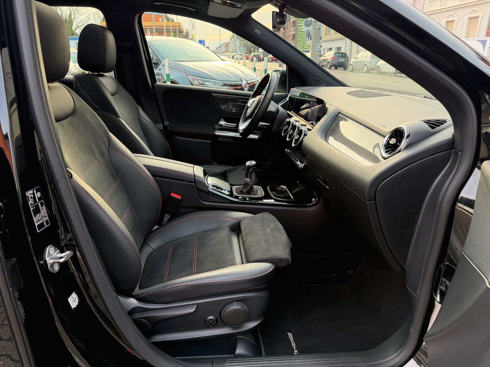 Fahrzeugabbildung Mercedes-Benz B 180 AMG LINE PANO NAVI KAMERA MBUX LED AHK