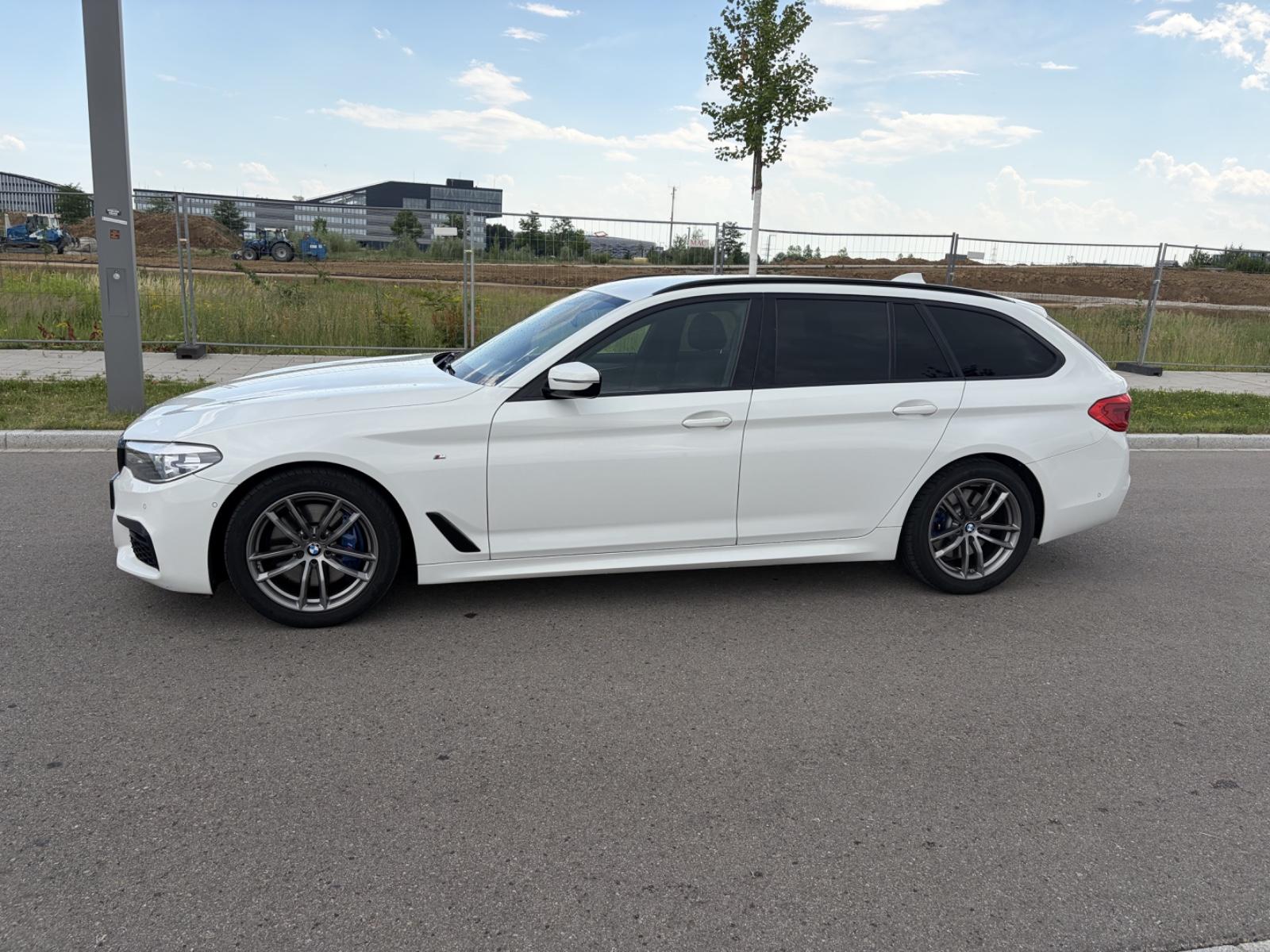 BMW 530d Sport-Aut M Paket LED*Alcantara*Kamera*AHK