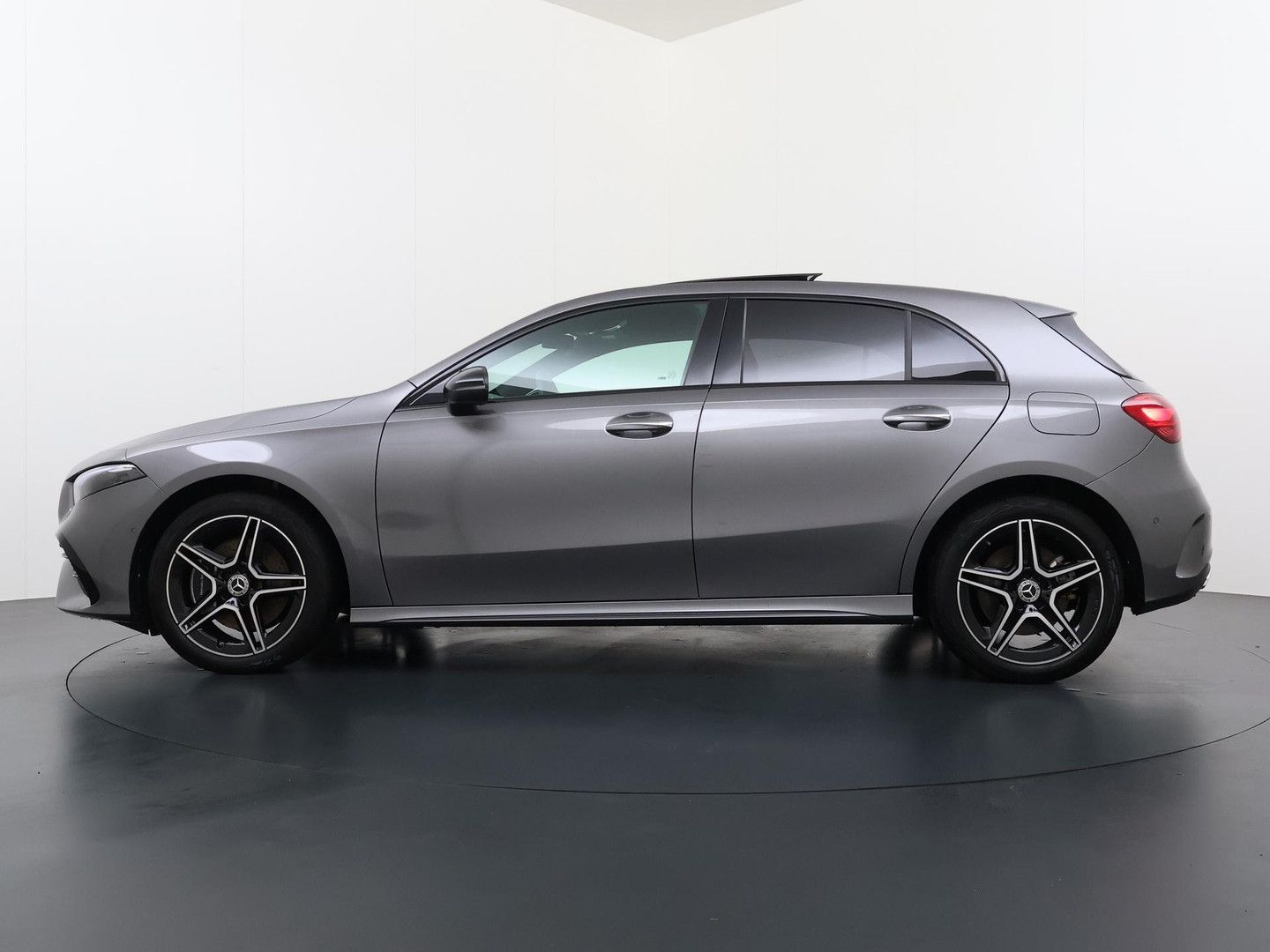 Mercedes-Benz A 250 e AMG Line | Panorama - Schiebedach | AHK imagem 3