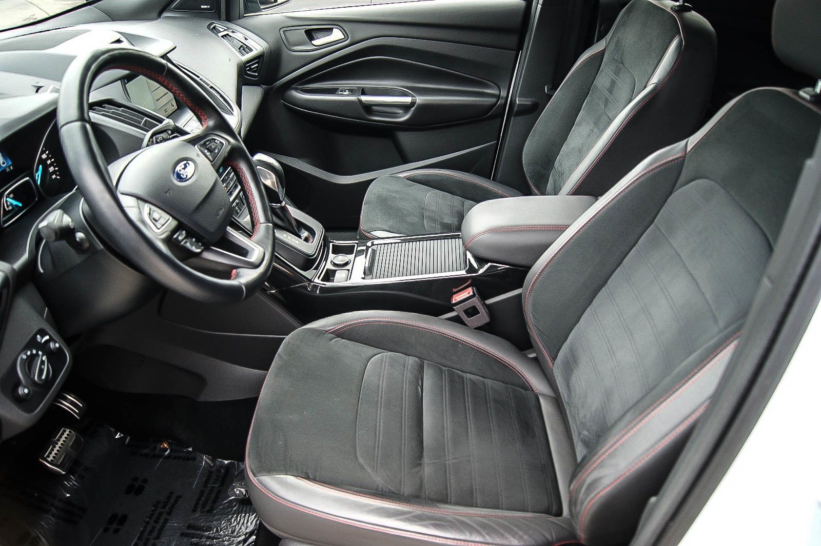 Fahrzeugabbildung Ford Kuga 15 EcoBoost 4x4 Auto ST-Line 1.HAND