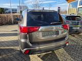 Mitsubishi Plug-in Hybrid Outlander PLUS 2.0 MIVEC 4WD - Mitsubishi Plug-in Hybrid Outlander mit Hybrid-Antrieb: Geländewagen, Automatik
