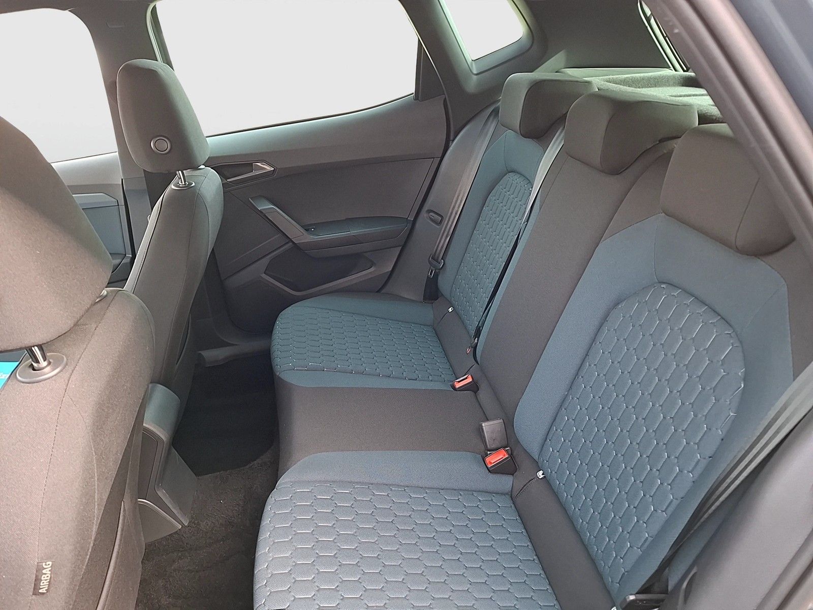 Fahrzeugabbildung SEAT Arona TSI Style LED Navi VC ACC RFK SHZ
