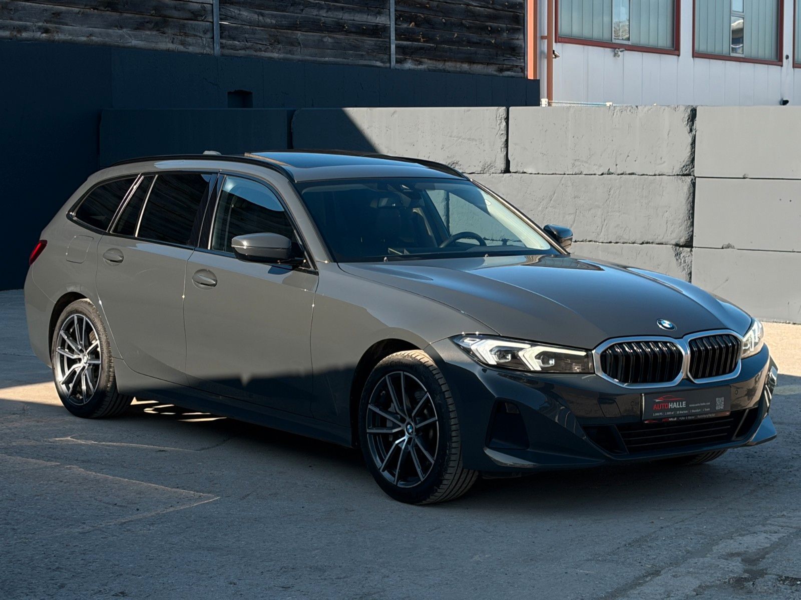 Fahrzeugabbildung BMW 330i Touring LEDER AKUSTIK PANO LED HiFi CarPlay