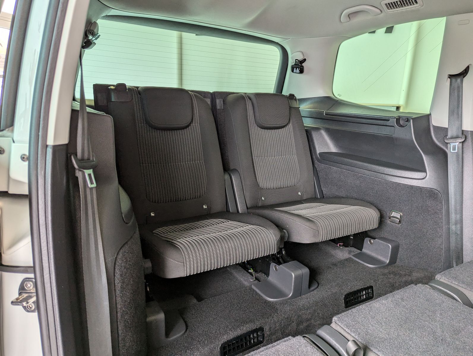 Fahrzeugabbildung SEAT Alhambra 1.4 TSI DSG Style 7-Sitze Cam Shz LM17"