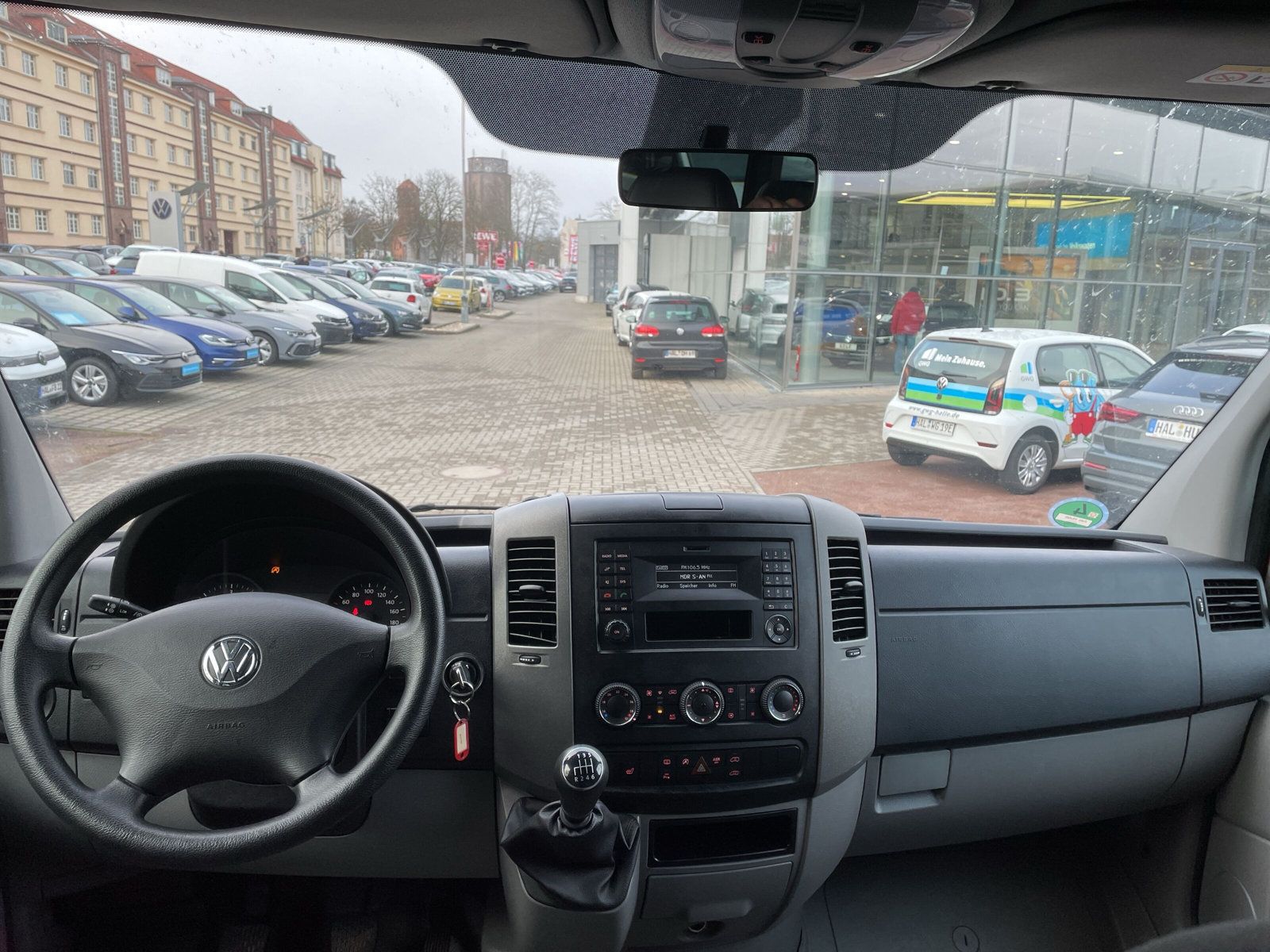 Fahrzeugabbildung Volkswagen Crafter 35 Kombi 2.0 TDI STANDHZG PDC KLIMA