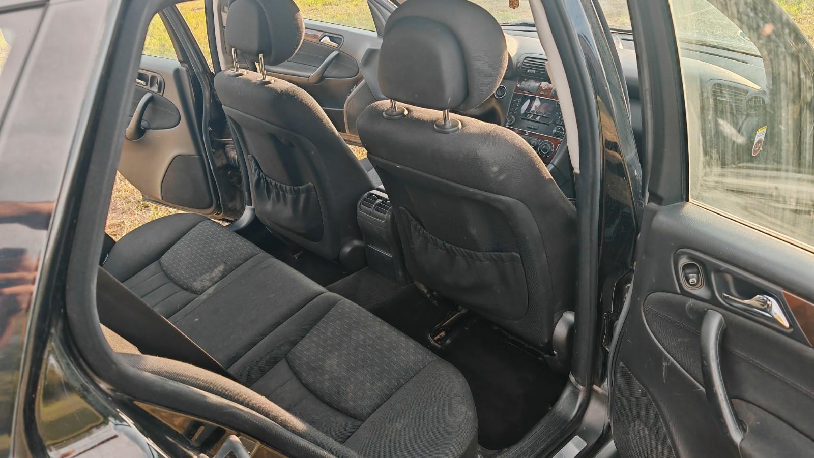 Mercedes-Benz C200 2005 — photo 11