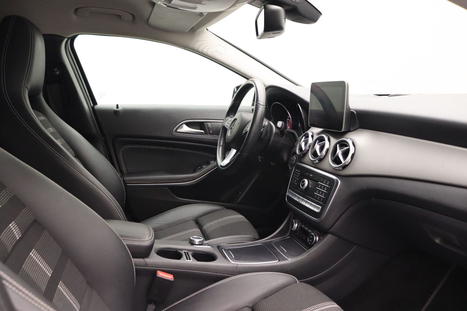 Fahrzeugabbildung Mercedes-Benz GLA 220 d 4Matic AHK NAVI KAMERA LED