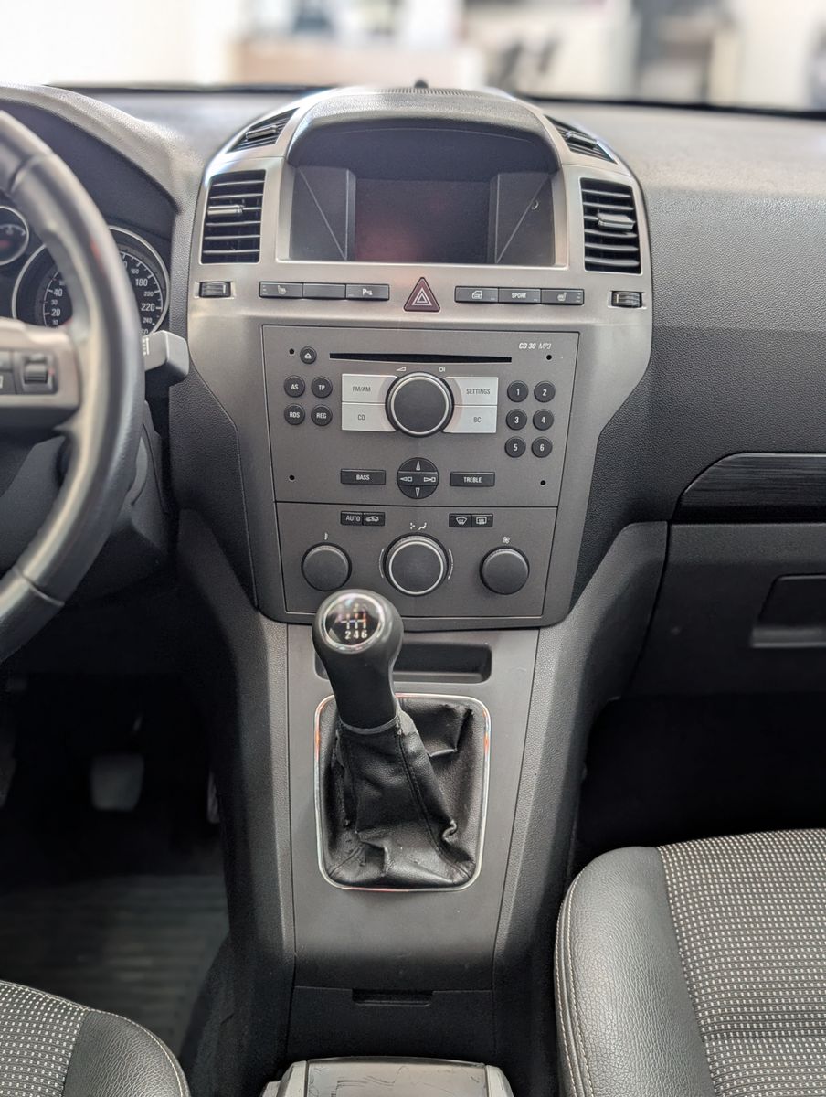 Fahrzeugabbildung Opel Zafira 2.2 Cosmo PANO 7S EURO4 GRÜN PLAK