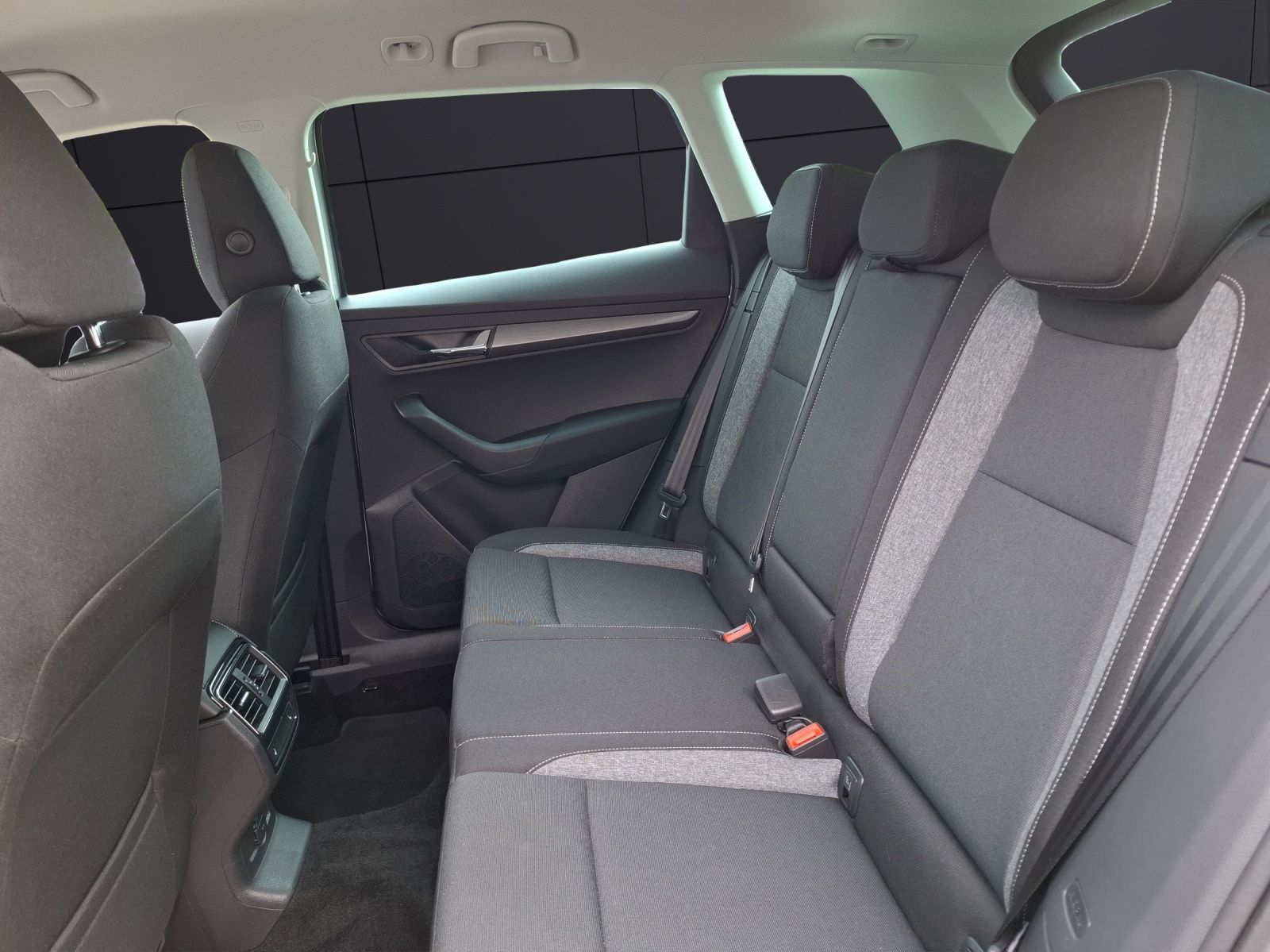 Fahrzeugabbildung SKODA Karoq TDI Drive-125 LED Navi ACC  RFK SH