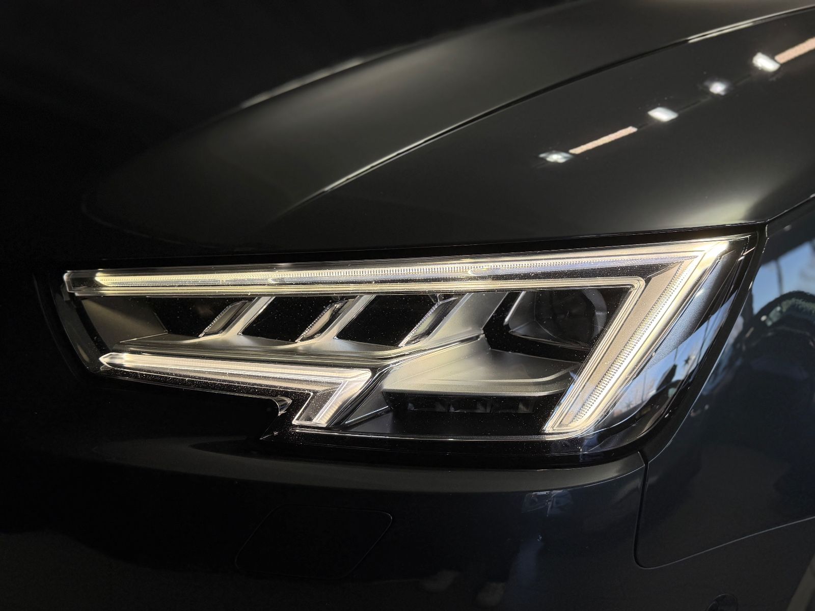 Fahrzeugabbildung Audi A4 Avant g-tron sport|S-LINE|S-TRONIC|HEAD-UP|