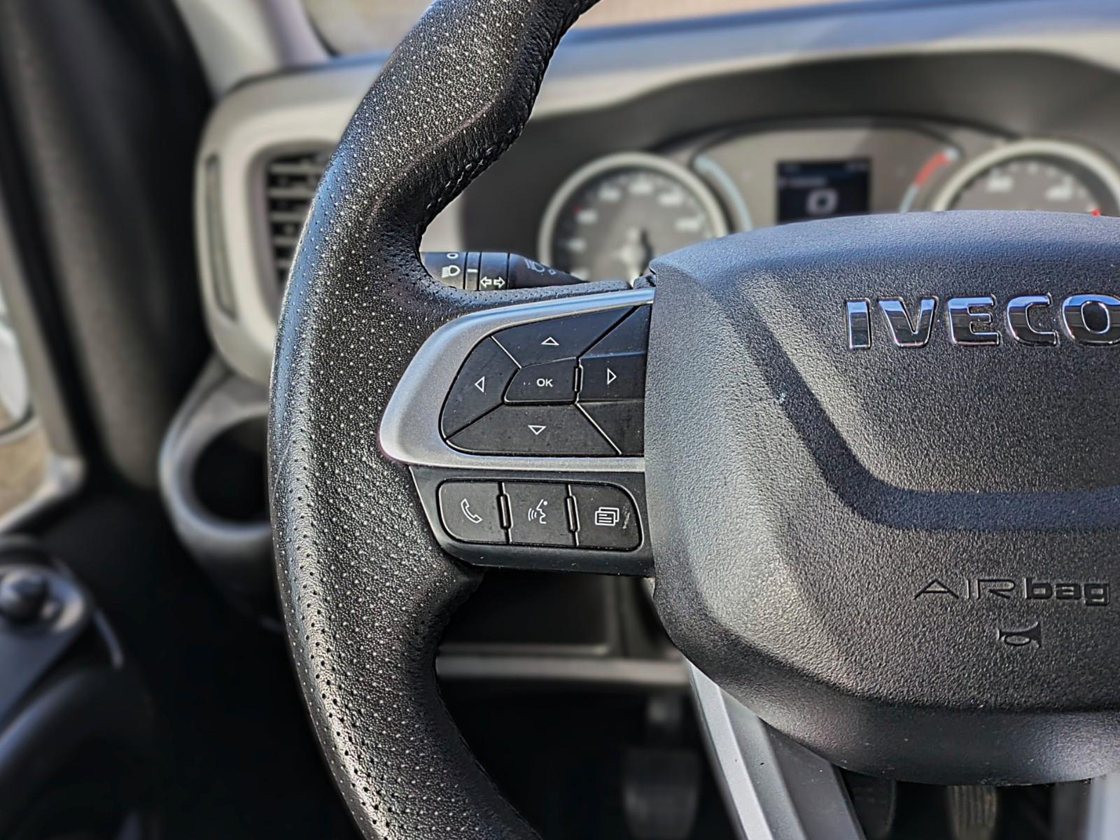 Iveco Daily DOKA KASTEN 6 SITZE KLIMA NAVI STANDH. CAM