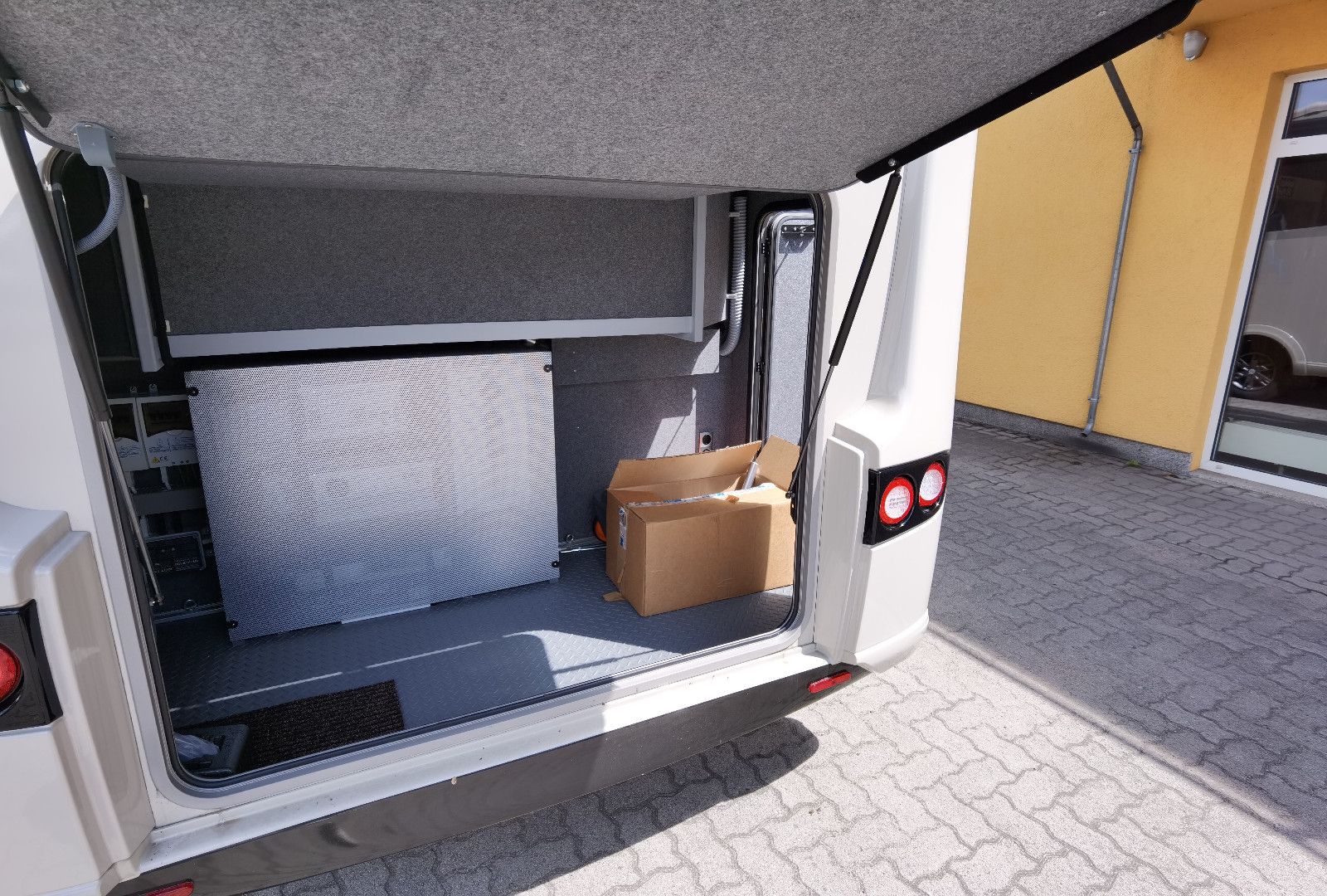 Fahrzeugabbildung Frankia I 7900 Plus Platin m. Heckhubbett