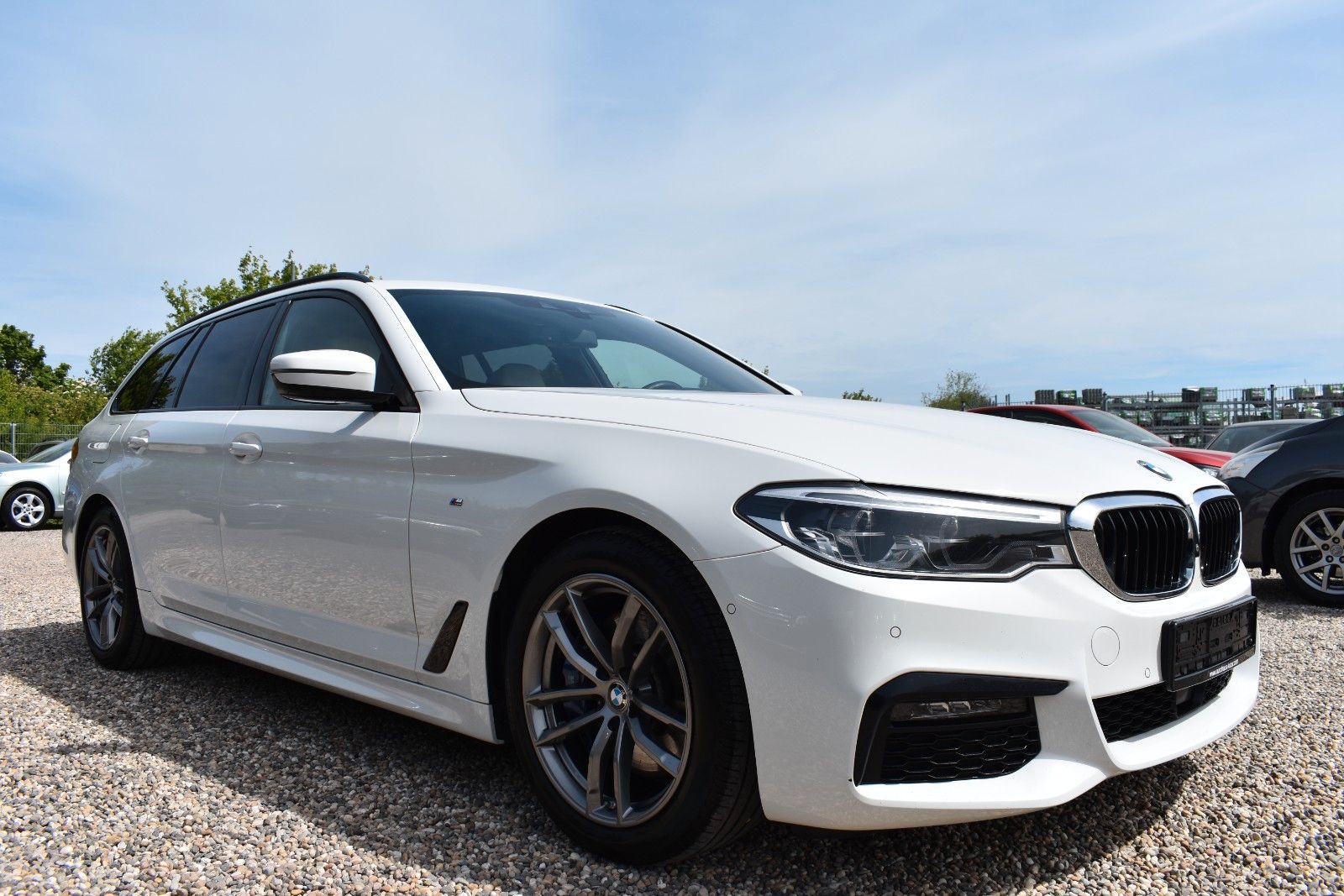 Fahrzeugabbildung BMW 530d Touring xDrive M Sport HUD AHK H&K Panorama