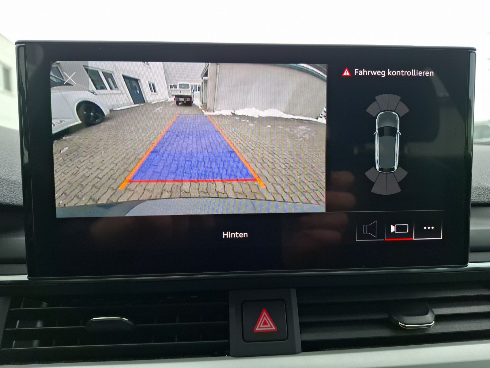 Fahrzeugabbildung Audi A4 Avant 35 TFSI advanced S-tronic LED Navi Lede