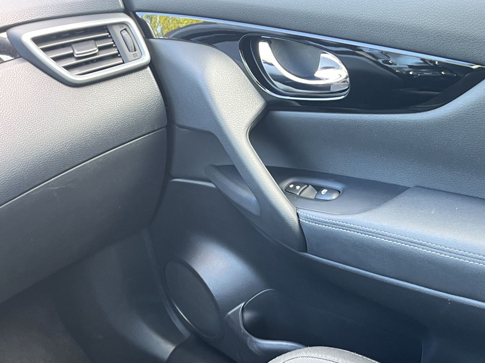 Fahrzeugabbildung Nissan Qashqai SHZ*NAVI*360°Kamera*PDC*AHK*LED*Pano**
