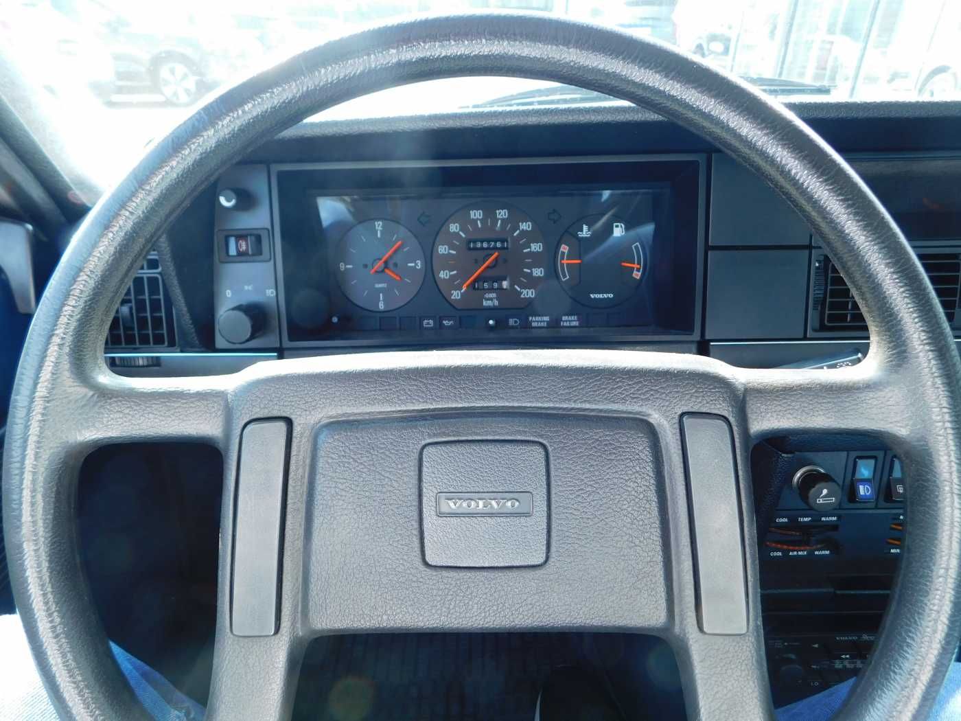 Fahrzeugabbildung Volvo 240 DL 240 DL 'H-Kennzeichen, TÜV neu'