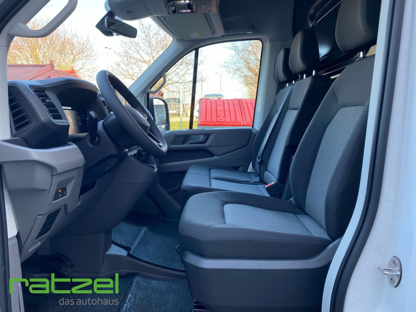 Fahrzeugabbildung Volkswagen Crafter 35 HD Kasten MR -36% auf UPE