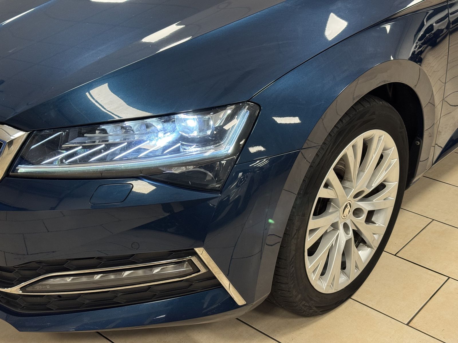 Skoda Superb Style iV AHK*PDC*LED*Navi*CarPlay*SHZ*ACC imagem 2