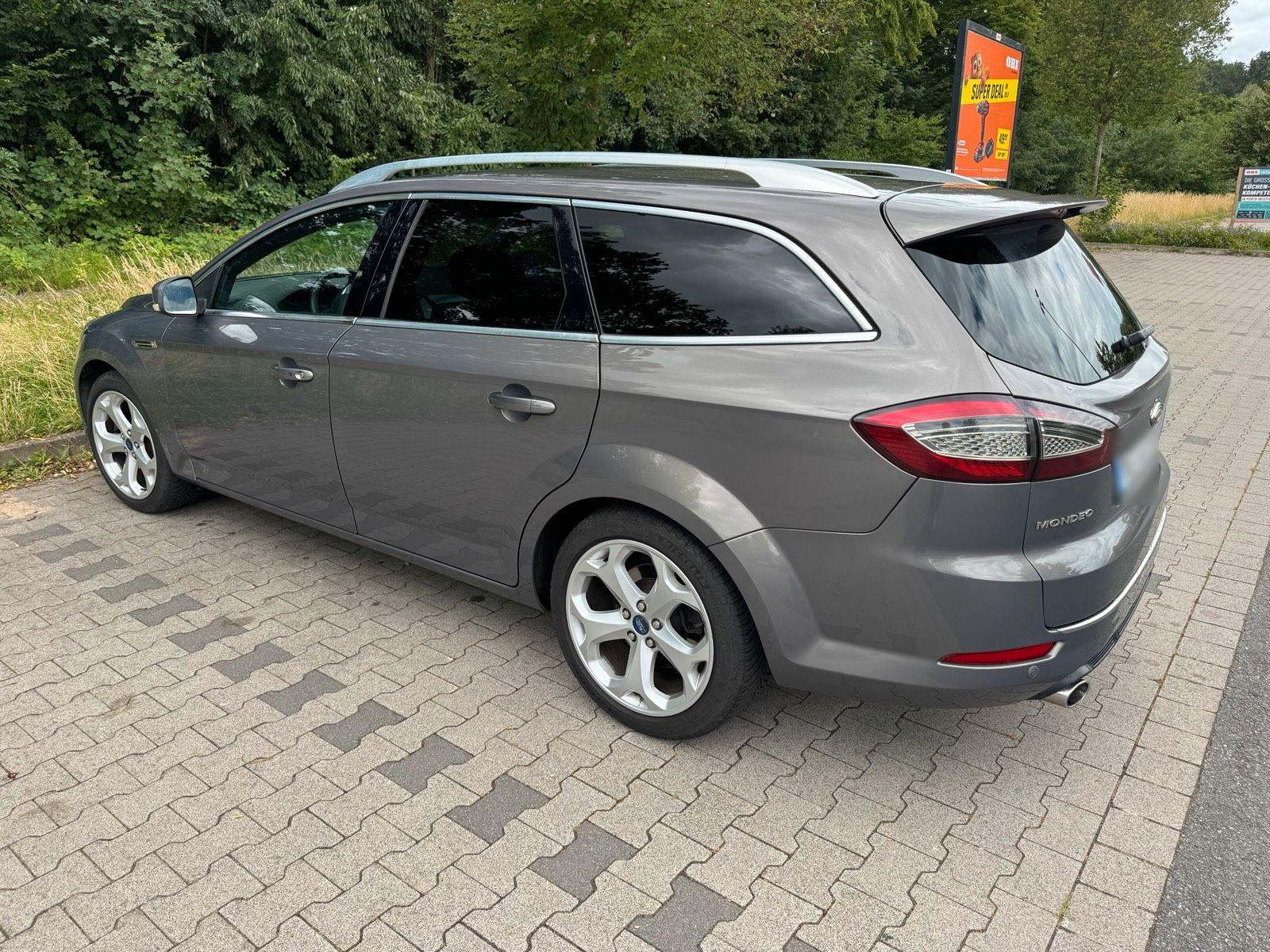 Ford Mondeo 2012 — rear view