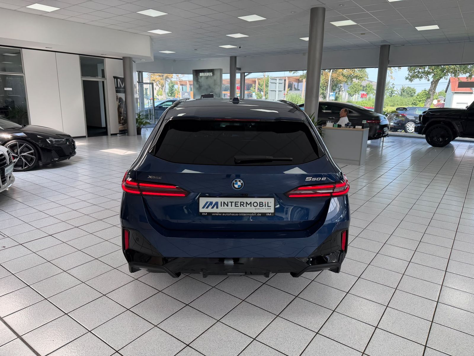 BMW 550 e xDrive M-Sport Pro PANO ICONIC B&W AHK 360 foto 5