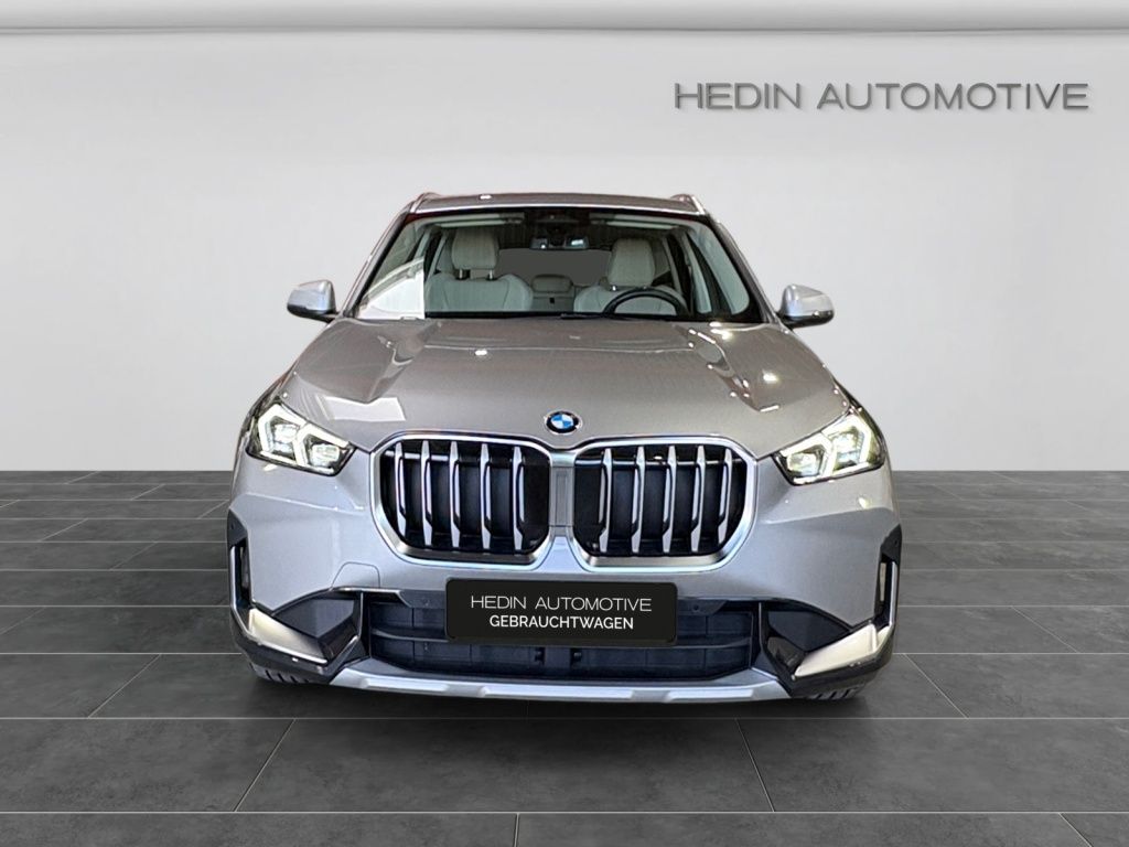 BMW X1 xDrive 20d xLine LED AHK KAM LHZ SHZ SPIEGELP foto 9