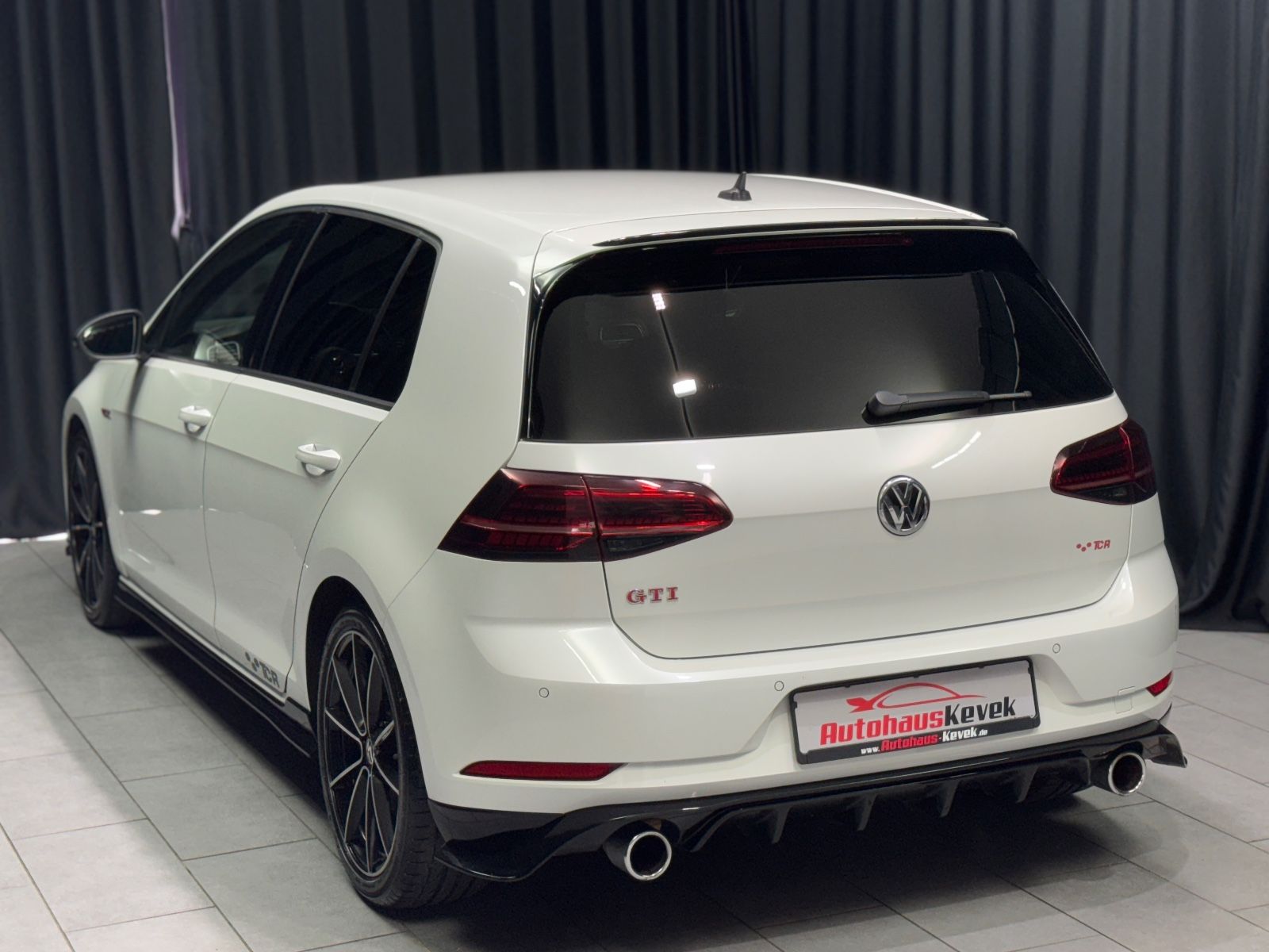 Fahrzeugabbildung Volkswagen Golf VII Lim. GTI TCR|DSG|NAVI|KAMERA|ACC|