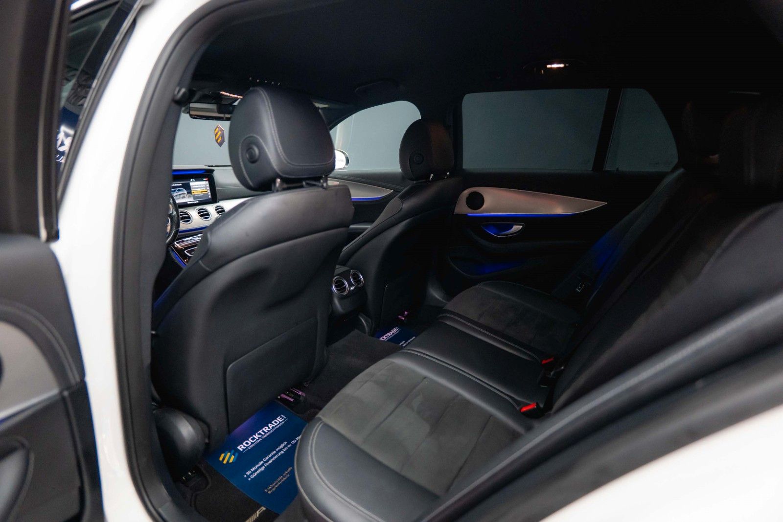 Fahrzeugabbildung Mercedes-Benz E 220d AMG Night-Paket | ACC | LED | Widescreen