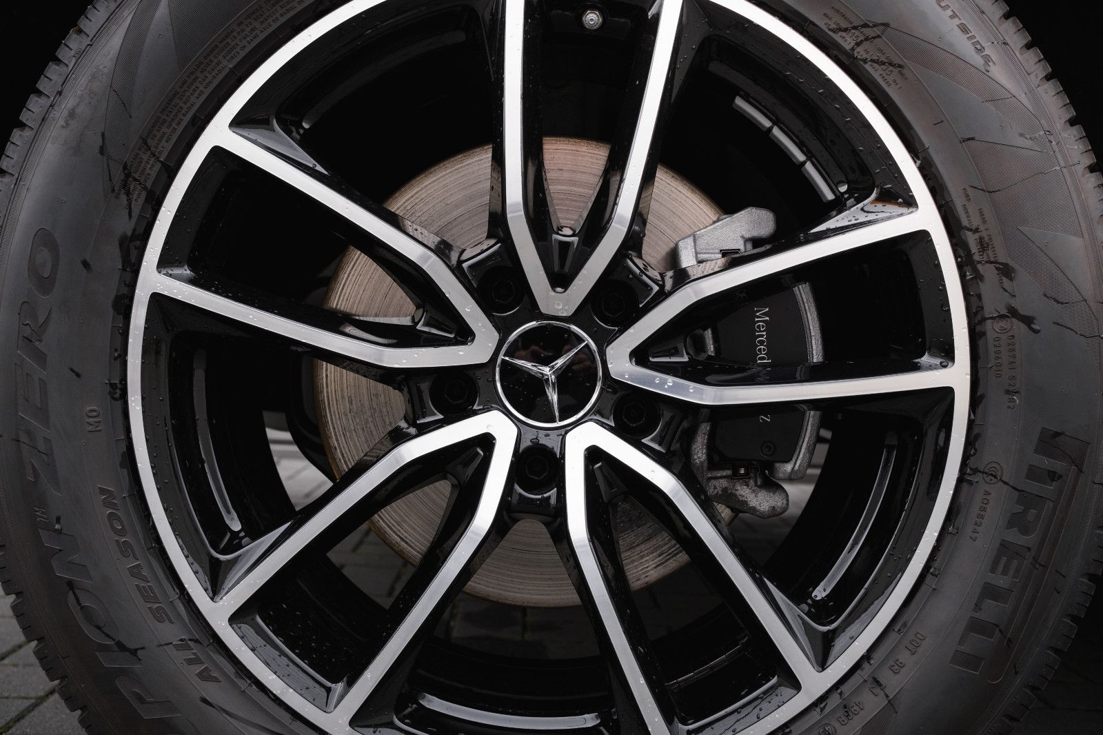 Fahrzeugabbildung Mercedes-Benz G 500 Final Edition Black-Burmester-LED