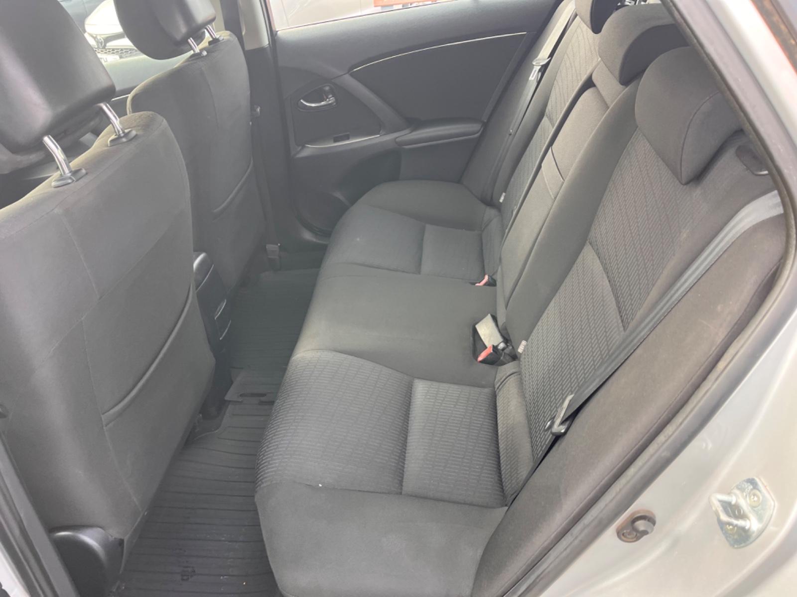 Toyota Avensis 2009 — photo 17